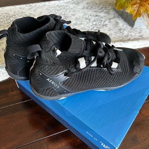 Varsity Aeros cheer shoes.  Size 4.5